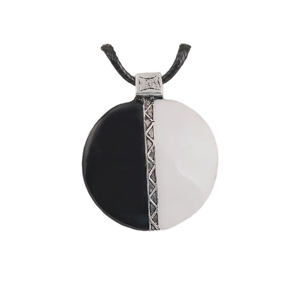 ROUND ENAMEL NECKLACE WITH CORDED ROPE